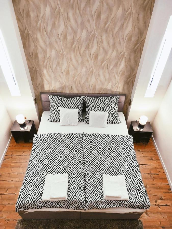 Square 16 Apartman - Absolutely Central Location With Self Check In Szombathely Ngoại thất bức ảnh