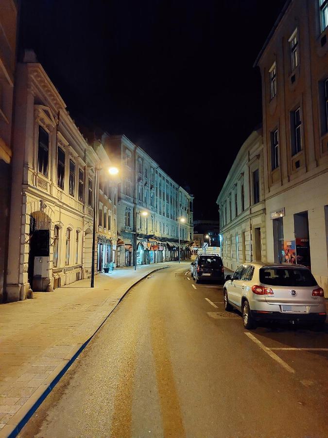 Square 16 Apartman - Absolutely Central Location With Self Check In Szombathely Ngoại thất bức ảnh