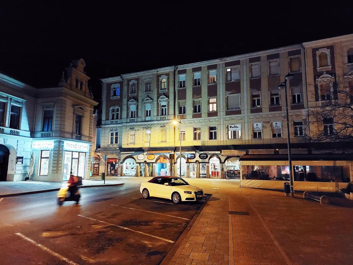 Square 16 Apartman - Absolutely Central Location With Self Check In Szombathely Ngoại thất bức ảnh
