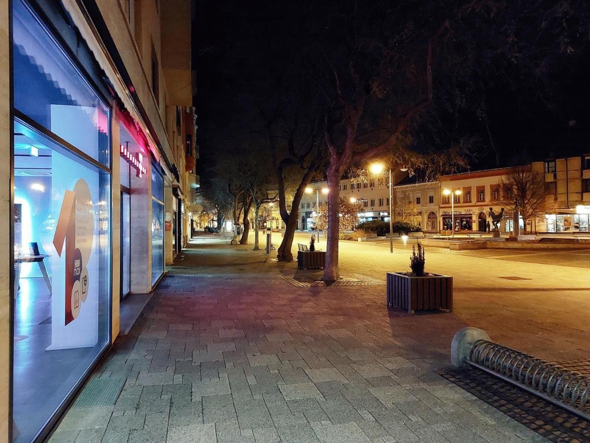 Square 16 Apartman - Absolutely Central Location With Self Check In Szombathely Ngoại thất bức ảnh