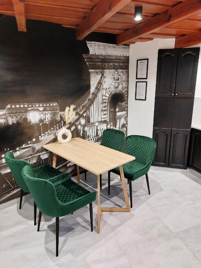 Square 16 Apartman - Absolutely Central Location With Self Check In Szombathely Ngoại thất bức ảnh