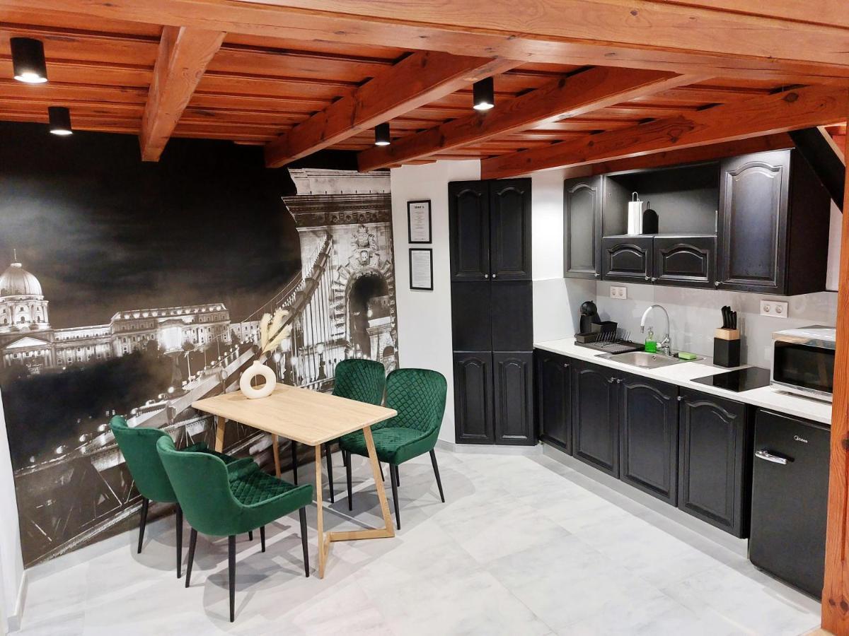 Square 16 Apartman - Absolutely Central Location With Self Check In Szombathely Ngoại thất bức ảnh
