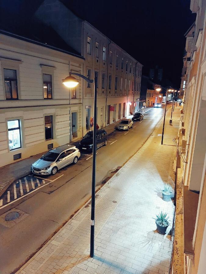 Square 16 Apartman - Absolutely Central Location With Self Check In Szombathely Ngoại thất bức ảnh