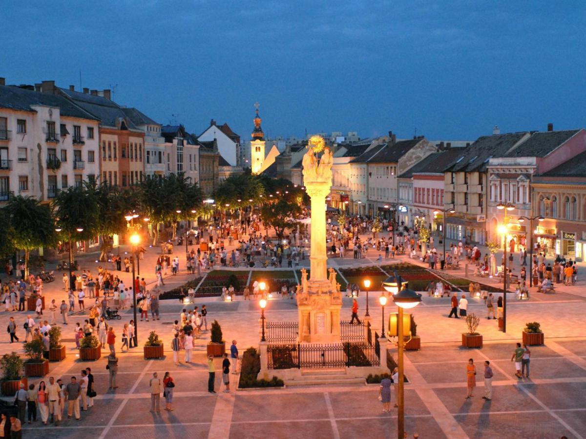 Square 16 Apartman - Absolutely Central Location With Self Check In Szombathely Ngoại thất bức ảnh
